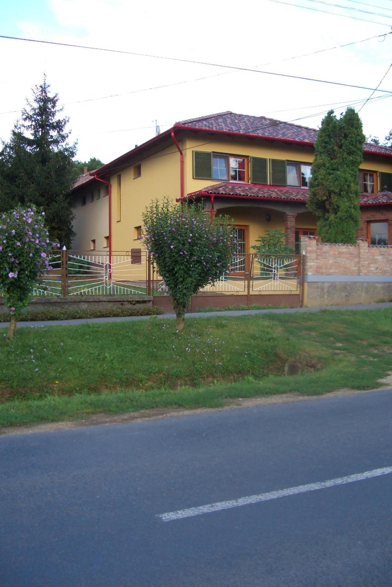 Bundi Vendeghaz Hotel Kehidakustany Exterior photo